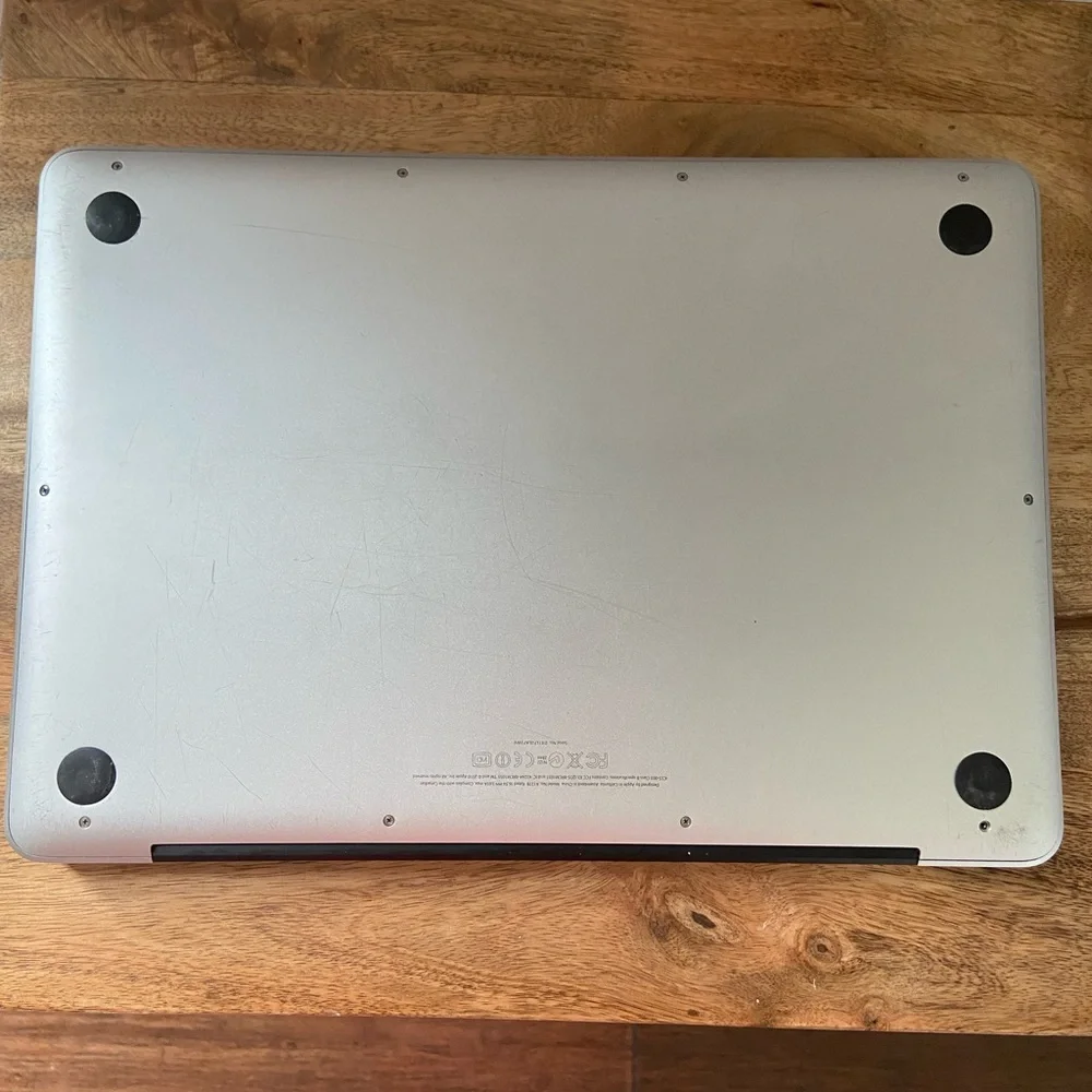 Apple MacBook - Silver with Black Keyboard